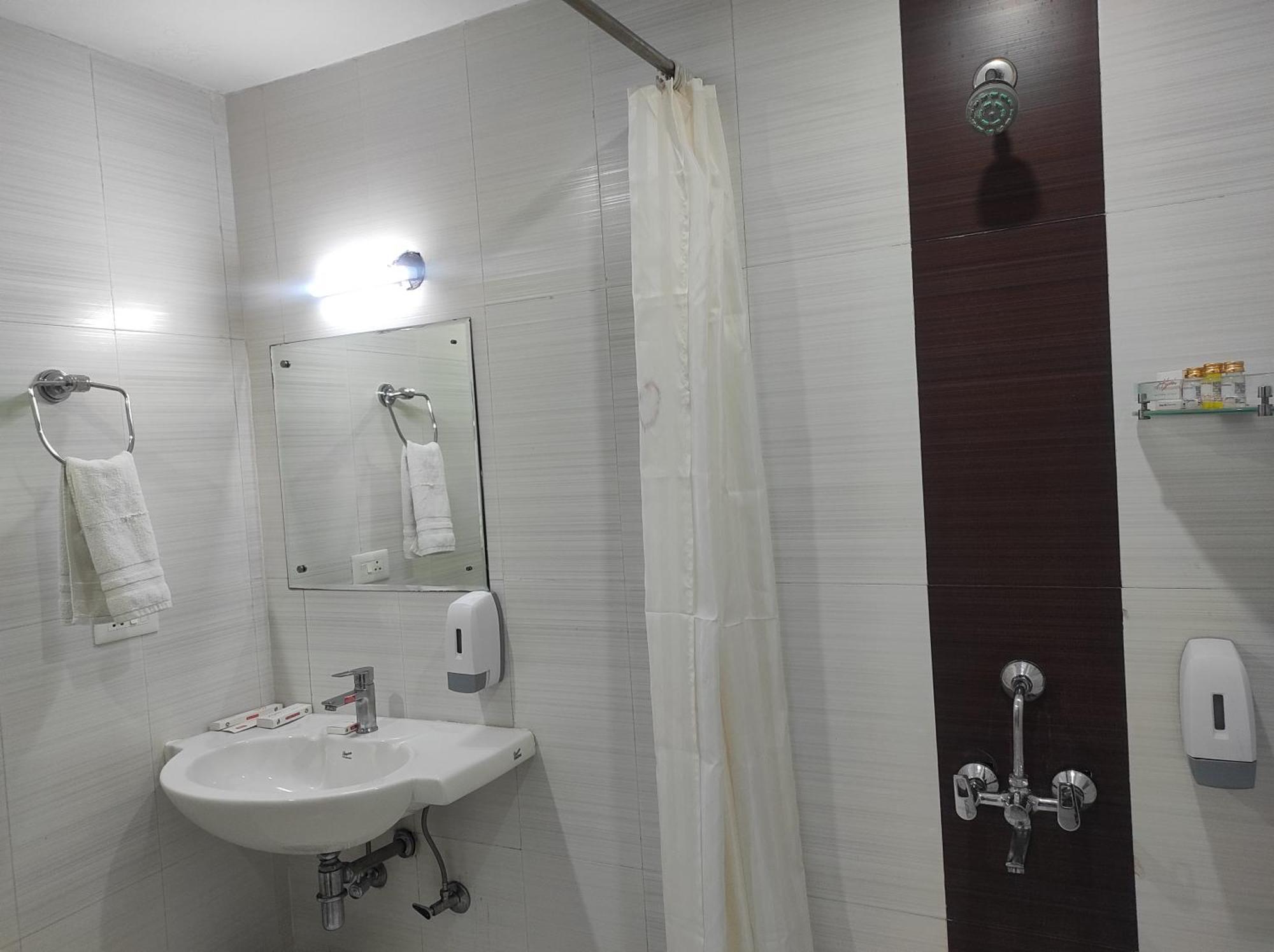 Hyphen Haridwar Grand Hotel Kültér fotó